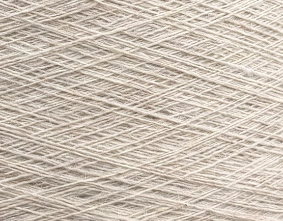 Capricci Filati Art. Ella Nm 1/15 – Fil classique en mérinos et angora col. Beige naturel